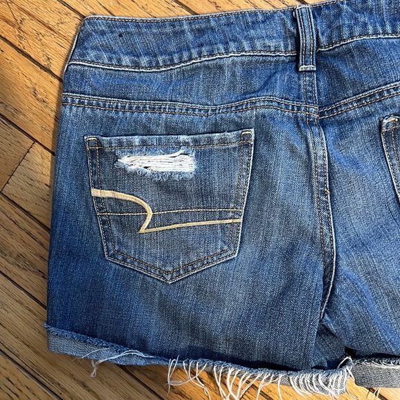American Eagle Destructed Jean Shorts sz 6 Like New - Picture 6 of 10